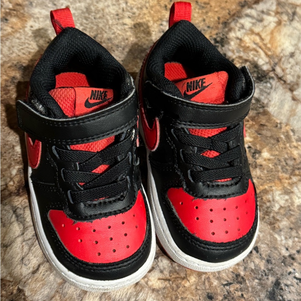 Nike Court Borough Low 2 in black/red/white - Picture 4 of 5